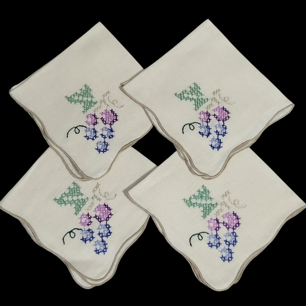 Vintage Set of 4 Grapes Floral Linen Napkins Cross Stitch Scalloped Edge Kitchen